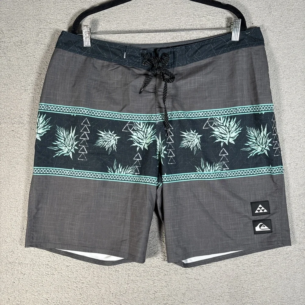 Quiksilver Highline SurfSilk Mens Board Shorts Gray Pineapple Print Size 38
